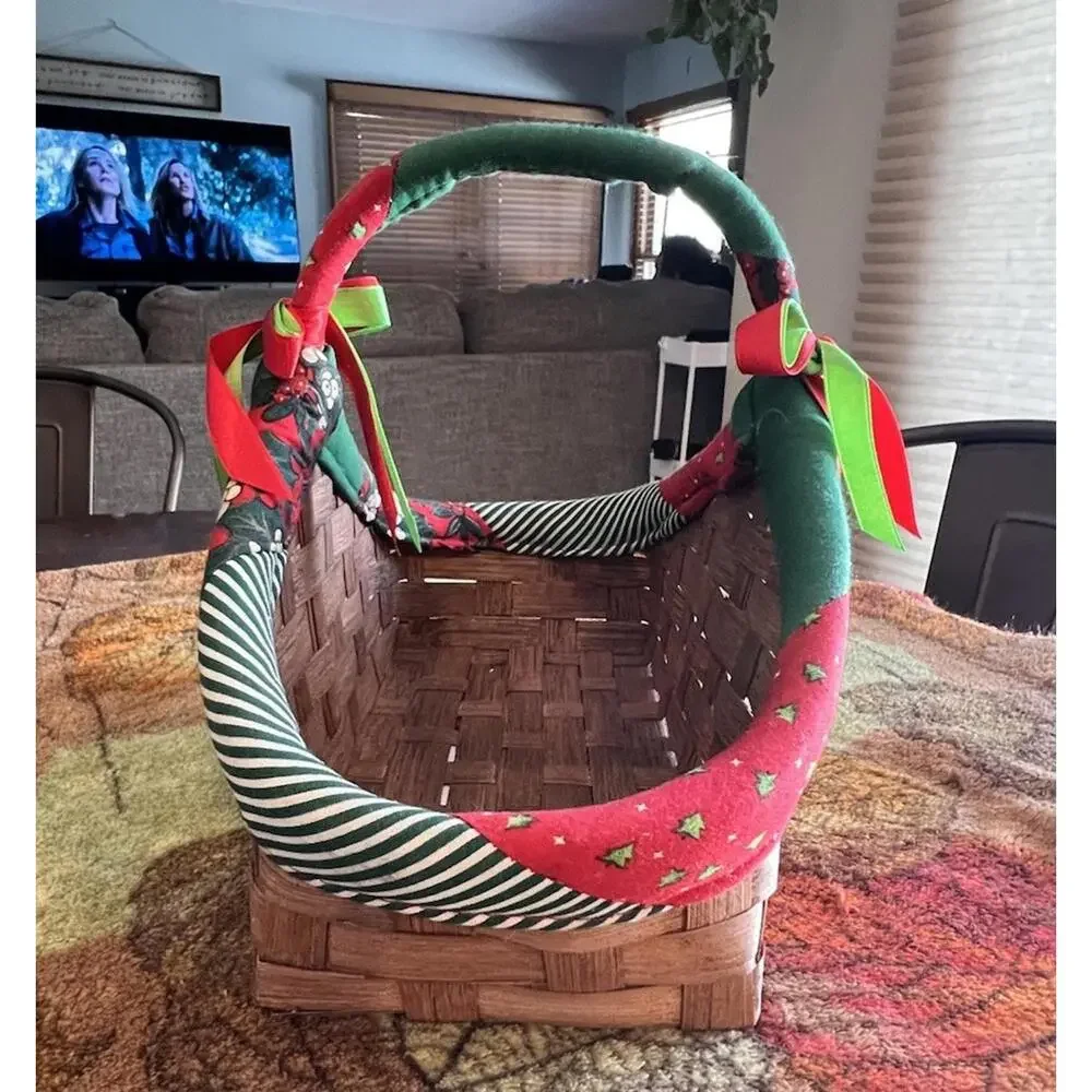 VTG 1980s Christmas Woodweave Basket Philippines Fabric Liner Padded Handle 11x6